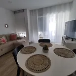 Apartment T1 Rosa Dos Ventos, A/c & Terrace - Casas & Papeis